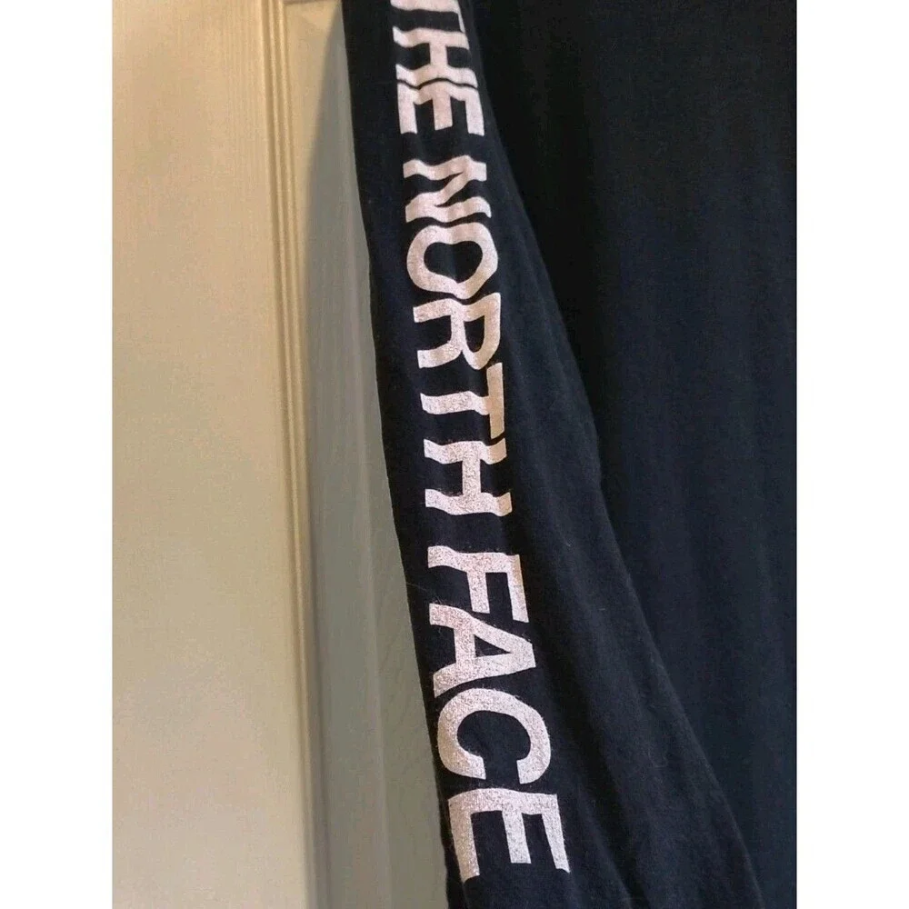 The North Face Men's Sleeve Hit Graphic Long Sleeve T-Shirt Black Size M